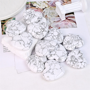 Pierre précieuse en howlite blanche naturelle en forme de cœur, polie, pierre brute sculptée, cristal de guérison pour la fabrication de bijoux, vente en gros - Product Image 3