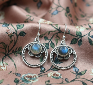 Boucles d'oreilles pendantes en labradorite naturelle, boucles d'oreilles créoles florales en argent sterling 925, bijoux bohèmes faits à la main, cadeau de Noël - Product Image 1