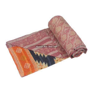 Couverture Kantha réversible au meilleur design pour la maison et l'hôtel, couverture indienne réversible cousue à la main, couverture lourde en vieux sari - Product Image 1