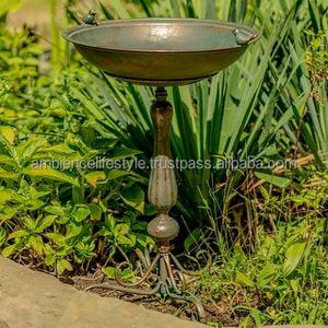 Bain d'oiseaux en métal de qualité supérieure, décoratif pour jardin extérieur, sur piédestal, durable, finition résistante à la rouille, pour l'aménagement paysager de jardin. - Product Image 5