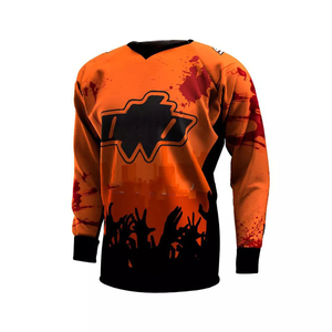 Camiseta de Paintball Naranja de Secado Rápido 100% Poliéster con Diseño de Salpicaduras Negras y Gráfico de Manos de Zombi para Juegos de Tiro al Aire Libre - Product Image 1