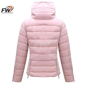 Chaqueta Corta Acolchada para Mujer, Diseño Moderno, Nueva Colección OEM, Chaqueta de Invierno Personalizada de Alta Calidad con Cierre y Protección Contra el Viento - Product Image 3