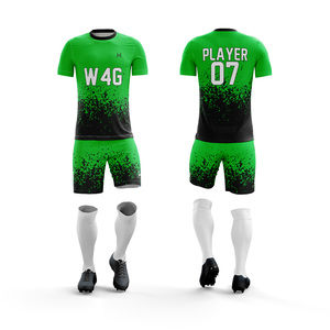 ชุดเสื้อและกางเกงฟุตบอลสำหรับผู้ใหญ่แบบขายส่ง ปรับแต่งได้ ผลิตจากโพลีเอสเตอร์ 100% ระบายอากาศได้ดี ซับเหงื่อ คุณภาพพรีเมียม เย็บอย่างดี - Product Image 4