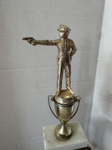 Trophée métallique gravé très demandé pour la reconnaissance des enseignants et les récompenses éducatives, disponible pour la vente en gros - Product Image 4