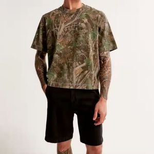 Camiseta Oversize de Corte Cuadrado con Estampado Gráfico Personalizado por Sublimación, Camisetas Vintage de Camuflaje con Largo Recortado - Product Image 3