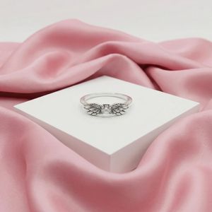 Bague en moissanite argentée avec ailes d'ange scintillantes et zircone cubique, bijoux élégants pour femmes, cadeau - Product Image 2