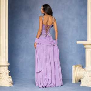 Vestido de Noche Largo Morado Lavanda con Adornos, Cintura Natural, Corte en A, de Gasa con Cristales, Sin Mangas, Escote en V, Espalda Descubierta, para Fiesta Formal - Product Image 3