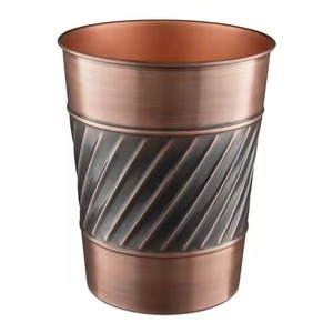 Cubo de Basura Metálico Ecológico de Lujo Moderno Premium con Detalles Lisos para Uso Interior/Exterior en Sala de Estar, Dormitorio, Cocina - Product Image 1