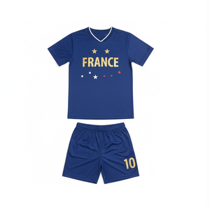 ชุดฟุตบอลราคาส่งถูก ผลิตจากโพลีเอสเตอร์ แห้งเร็ว - Product Image 1