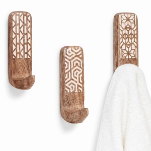 Cintres à vêtements en bois de luxe classiques, personnalisables, style européen, avec finition laquée durable et crochet rotatif chromé - Product Image 2