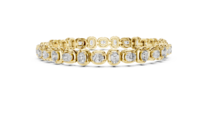 Bracelet tennis de luxe en or jaune 14 carats serti de diamants de laboratoire taille coussin - Product Image 3