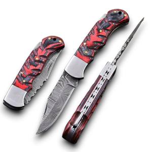 Cuchillo de bolsillo plegable EDC de lujo, forjado a mano en acero de Damasco, con mango de madera Pakka y patrón de llama roja, coleccionable, OEM/ODM - Product Image 1