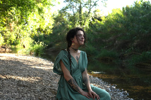 Vestido largo de viscosa con espalda descubierta, doble abertura, estilo fluido, vestido de verano bohemio, atuendo para festivales, cómodo, talla única para mujer - Product Image 4