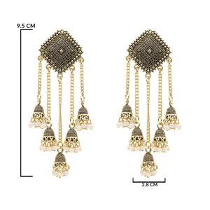 Boucles d'oreilles pendantes Jhumka multicouches plaquées or 24 carats avec perle - Product Image 4
