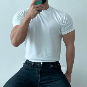 Camiseta de Hombre Negra de 180 g/m² de Algodón y Elastano, Diseño Sólido, Corte Ajustado para Fisicoculturismo, Cuello Redondo, Tejido de Punto - Product Image 3