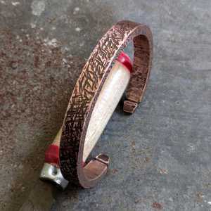 Bracelet magnétique unisexe en cuivre massif, style moderne et traditionnel, fait main, martelé, rigide, cadeau idéal - Product Image 6