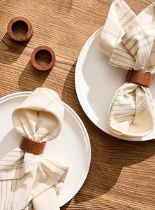 Anneaux de serviette en bois, ensemble d'anneaux de serviette, anneaux de serviette rustiques, anneaux de serviette en bois faits à la main, porte-serviettes de table - Product Image 3