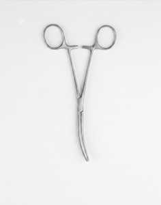 Pinzas Hemostáticas Quirúrgicas OEM Personalizadas, No Traumáticas, de 15.5 cm, Rectas y Curvas, con Mandíbula de 50 mm, Juego de Instrumentos de Acero Inoxidable - Product Image 3