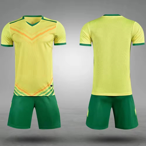 Uniformes de Fútbol Personalizados Transpirables que Absorben la Humedad, Conjunto Completo con Logotipo Personalizado, Impresión Térmica para Clubes de Fútbol, Escuelas y Ligas - Product Image 1