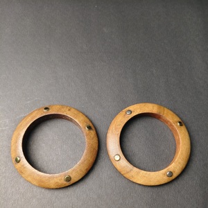 Lot de 2 bracelets fins en bois naturel avec petits rivets en laiton – Bracelets empilables de style tribal minimaliste - Product Image 3