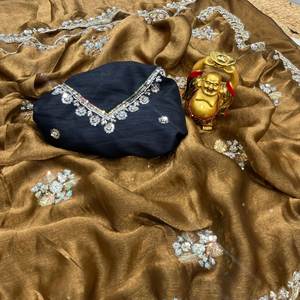 Sari de Seda Lujoso con Adornos Originales Glamurosos Hechos a Mano y Blusa con Cuentas a Juego, Prenda Étnica de Moda - Product Image 2