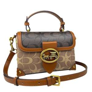 Bolso de Mano Cuadrado de PVC Impermeable de Lujo para Mujer, con Cierre de Solapa y Decoración Metálica, para Uso Diario - Product Image 5