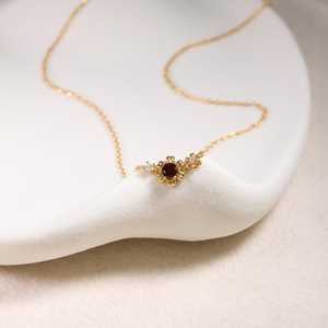 Pendentif grenat en argent sterling 925 plaqué or 14 carats, moissanite, collier délicat en forme de fleur, pierre de naissance, cadeau pour elle - Product Image 3