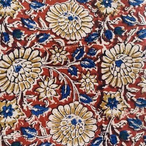Tissu en coton imprimé à la main Chhaape à motifs floraux rouges, vendu au mètre, imprimé floral indien traditionnel, textile artisanal pour femmes adultes - Product Image 2