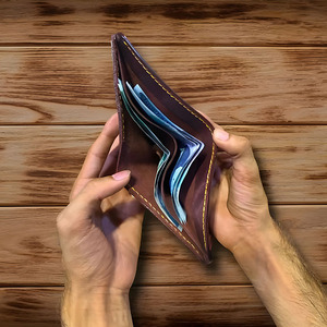 Cartera Bifold de Cuero Marrón Chocolate Rústico Hecha a Mano con Costuras a Mano, Equipada con Múltiples Ranuras para Tarjetas y Bolsillo para Billetes para Hombre - Product Image 5
