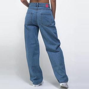 Jeans en denim déchiré taille haute personnalisés avec logo OEM pour femmes, pantalon évasé bleu avec plumes, grande taille, mode hiver - Product Image 3