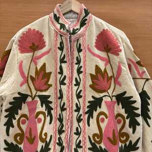 Chaqueta de Terciopelo Suzani con Bordado Floral, Combinando Textura Lujosa con Colores Intensos, Estilo Bohemio, Abrigo para Mujer, Ropa de Invierno, Blazer - Product Image 5