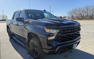 Chevrolet Silverado 1500 Custom Trail Boss 4WD d'occasion certifiée de luxe - Product Image 3