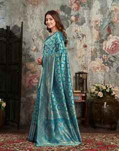 Sari de Seda Turquesa con Bordado Floral Dorado Zari, Traje Tradicional Indio para Bodas, para Mujer, Largo hasta el Suelo, Corte Regular - Product Image 2