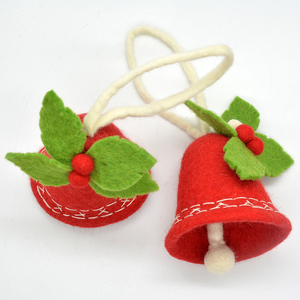 Campana Navideña Roja de Fieltro de Lana de Alta Calidad con Hoja Verde y Cereza - Adornos Ecológicos para Árbol de 10 cm - Product Image 4