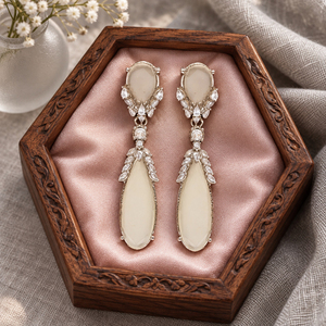 Boucles d'oreilles longues en forme de poire ivoire, ton argenté, vente en gros, design personnalisé - Product Image 6