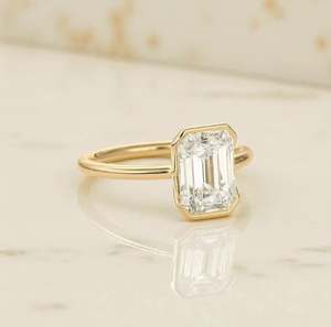 Anillo de compromiso de lujo de moissanita de 2 CT con corte esmeralda, moderno, con engaste de media montura, de plata, estilo vintage Art Deco, minimalista, solitario, tercero. - Product Image 2