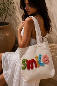 กระเป๋าผ้าแคนวาสสำหรับผู้หญิง 3D Tufted Happy Letter Design สีแดง สีชมพู กระเป๋าสะพายขนฟูแบบพกพาสำหรับช้อปปิ้ง - Product Image 2