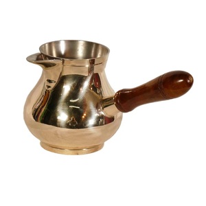 Cafetera Turca de Latón Sólido Pulido Brillante, Cezve Ibrik Dorada Vintage con Mango de Madera, Calentador de Leche Tradicional - Product Image 1