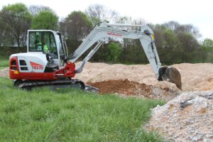 Excavadora Mini de Cadenas Takeuchi TB370 Usada, 3.5T, Alto Momento de Carga, Motor Listo para Operar, Eficiencia de Operación, Bomba Vickers, 2 Años de Garantía - Product Image 5