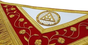 Delantal de Alto Sacerdote Masónico del Arco Real, completamente nuevo, con solapa (bib) y borde de cinta de poliéster roja. - Product Image 2