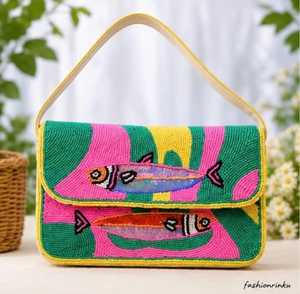 กระเป๋าถือทรงสี่เหลี่ยมลายเต่าประดับลูกปัดแก้วทำมือจาก ALI FASHION ART สีฟ้าเขียว ผ้าโพลีเอสเตอร์ปักลาย ซักได้ ใช้ได้ทุกวัน งานฝีมือ - Product Image 2