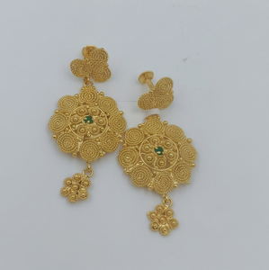 Pendientes Colgantes Divyoro con Forma de Flor, Chapados en Oro de 22k, con Piedra de Corte Esmeralda, Joyería Clásica para Mujer, para Bodas y Aniversarios - Product Image 1