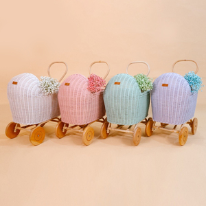 Precioso cochecito de muñecas de mimbre, carrito de juguete para muñecas, juguete de rol de fábrica vietnamita - Product Image 6
