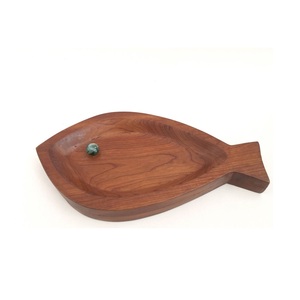 Plateau en bois de qualité supérieure, compagnon de cuisine conçu pour sublimer la présentation des aliments et améliorer les expériences culinaires à la maison - Product Image 5
