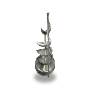 Soporte de Servicio Escalonado de Aluminio con Plato en Forma de Hoja, Acabado en Latón Antiguo, Hecho a Mano, para Exhibición en Majlis o Ramadán - Product Image 4