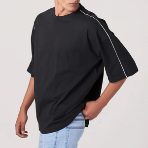 T-shirt Oversize Homme Personnalisé avec Logo et Passepoil Contrastant, Rayures Noires et Blanches, Épaules Tombantes, Coton Lourd, Style Streetwear - Product Image 3