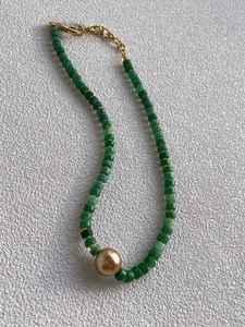 Collier en résine au design unique, bijoux faits main sur mesure pour boutiques, disponible en qualité export et artisanat en résine. - Product Image 6