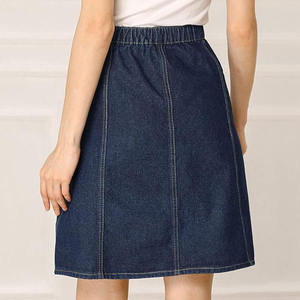 Jupe midi en jean taille haute pour femme, boutonnée sur le devant, avec fente haute sur la cuisse, coupe vintage droite, en polyester, protection UV - Product Image 3