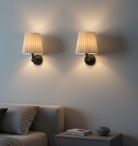 Applique murale moderne en laiton avec abat-jour plissé, luminaire d'intérieur pour chambre à coucher et décoration intérieure - Product Image 2