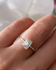 Anillo de Compromiso con Diamante Cultivado en Laboratorio, Corte Esmeralda, 2.0 Quilates, Certificado IGI, Oro 14K, Halo Oculto, Solitario - Product Image 3